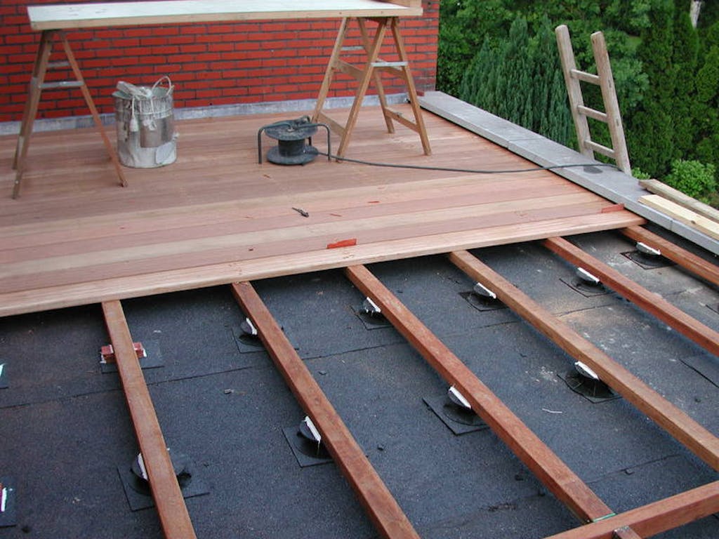 terras-aanleggen-van-hout